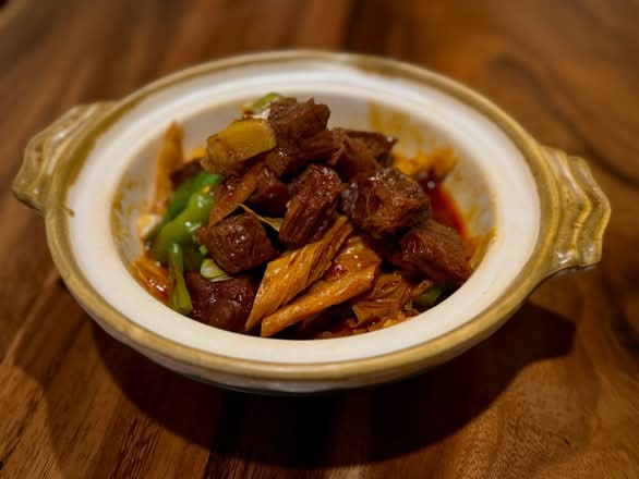 B25 Homemade Beef Clay Pot (spicy) 秘制牛腩锅🌶️